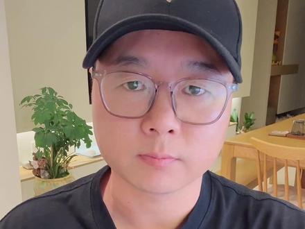 满血版的 FSD 自动倒车、会车
