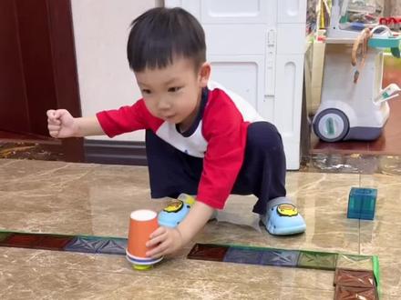 磁力片大作战现在开始! #亲子 #亲子互动 #早教游戏