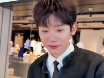 谁能拒绝公孙鄞叫姐姐呢😮
#李卿 #公孙鄞 #逐玉 #李卿逐玉