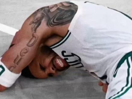 科比门徒,“球瘾”真大! 15分12篮板7助攻
Jayson Tatum 满血归来,上脚两双 Jordan JT4。
#塔图姆复出
#Jordan
#塔图姆
#NBA
#塔图姆四代