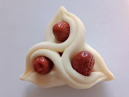 枣花馒头就这样做#热门 #面食#花样面食#面食制作分享#枣花馍 枣花馒头就这样做 简单好看动手做起来吧