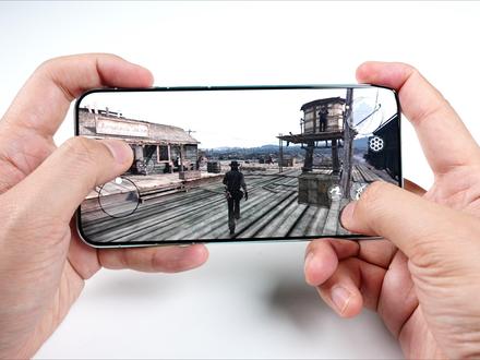 华为Mate80 Pro Max玩荒野大镖客!实力这么强? 华为Mate80 Pro Max游戏实力这么强?通过卓易通转译可流畅运行安卓版《荒野大镖客》,性能折损的情况下画面依旧流畅。原生鸿蒙版三角洲更能拉满120帧,3A大作与主流手游皆能轻松驾驭,游戏玩家也能放心冲了!#华为Mate80ProMax