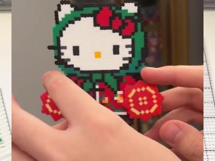 挑战用拼豆自制东北花袄kitty猫,成品还能转太神奇了 #拼豆 #大东北是我的家乡 #解压视频 #玩具 #手工diy