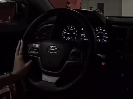 “原文案:我画了妆很美 但是你脱了裤子依然像小孩”