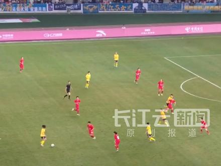 11月15日19点45,2025年全国运动会女足决赛打响。