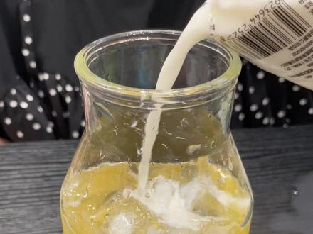 自制饮品🍸荔枝冰奶#好喝到停不下来 #荔枝 #仙女都在喝什么 #dou上热门 #满级吃商通关赛