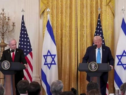 技术代差的碾压!伊朗的防空为何形同虚设,中东局势彻底失控!4 2月28日,特朗普在他的社交平台上就发了6个字,哈梅内伊死了,没有配图,没有解释,就这短短6个字,比美以联军的炸弹还狠,瞬间把全球的神经都揪到了嗓子眼,这根本不是一场临时起意的突袭,而是一场策划了很久的精准猎杀,而伊朗那看似密不透风的防御,在绝对的技术代差面前,连纸糊的都不如,哈梅内伊到底死没死,美以联军为啥敢光天化日之下闯德黑兰,根据伊朗官方3月1日发布的声明,伊朗最高领袖哈梅内伊已确认在2月28日的袭击中殉难,终年87岁,这场看似荒诞的背后,藏着的是40年的血海深仇,#硬核深度计划#全球创作者计划#零基础看懂全球#哈梅内伊#伊朗