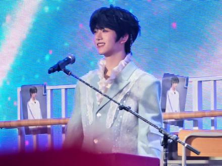 人!爱要坦荡荡!#神级现场 #张函瑞 #tf家族 #新音 #明星现场