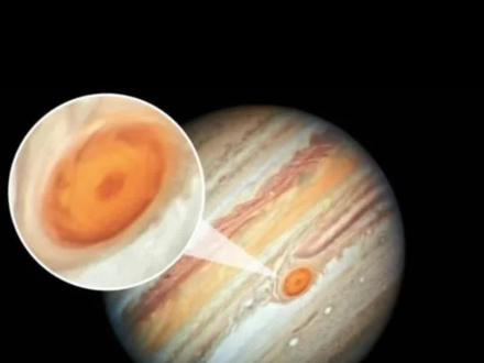 木星的大红斑究竟有多恐怖?它就像一只巨大的眼睛盯着你看,让人毛骨悚然。#探索宇宙 #木星#大红斑 #风暴