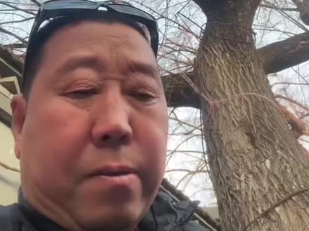 大家找我合影打卡后 麻烦尽量维持一下胡同环境卫生,挑战喝不下去的也请不要随地吐!感谢🙏#北京豆汁儿到底什么味儿 #豆汁大爷 #直播日常 #豆汁挑战