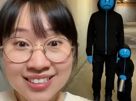 后室遇暖心扫兴客!小不点送我杏仁水🥹 家人们谁懂啊!在 Level1 的昏暗走廊摸鱼,突然撞见两只扫兴客!
大个儿的全程护着小不点,小的抱着杏仁水躲在身后,怯生生探头的样子萌到心巴💘
递水的时候大扫兴客还差点摔了,手忙脚乱扶住的样子,妥妥的靠谱守护搭档😂
原来后室不止有压迫感,还有这种双向奔赴的温暖瞬间啊~
#后室 #backrooms #梦核 #扫兴客 #后室实体图鉴