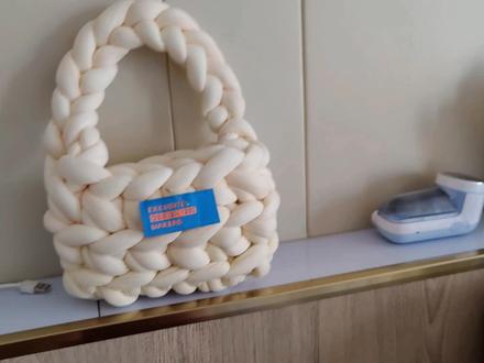 暖冬治愈系软萌包包,超简单的!快艾特你们的大朋友小朋友们嘻嘻 #手工diy #亲手制作 #手作 #冰岛毛线diy