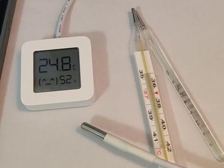 电子温度计与水银温度计对比。 上个视频评论一直争论的温度计精度问题,还是拿出对比数据来测试一下,就测体温,因为确实没恒温的东西测,电子温度计的实时显示+超温报警断是老式温度计不能比的。#电子温度计 #水银温度计 #科技改变生活 #温度计 #2025京东健康年度好物