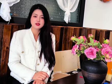 “钱要自己挣 苦要自己吃 我可以很漂亮 也可以蓬头垢面埋头苦干 三十多岁的年纪就算步伐再小 也要步步前进 自食其力好过纸上谈兵#加油