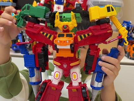 把机器人拆了之后是什么样子? #变形机甲玩具 #创建巨人 #咖宝车神 #变形金刚玩具