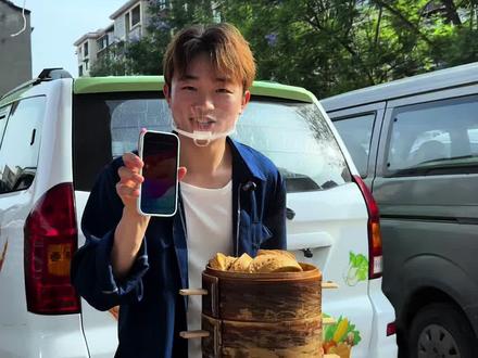 凌晨4:00去摆摊卖馒头
但结果差强人意
#大学生摆摊 #当00后开始尝试摆摊 #田野计划