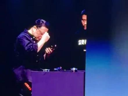 科技春晚上最搞笑的一幕,和豆包激辩四分钟锤子手机好不好,最后老罗被AI锤破防了,全场大笑!
#罗永浩被豆包锤破防了 #罗永浩科技春晚 #上抖音精选直击罗永浩科技春晚 #跨年科技局 #抖音知识年终大赏