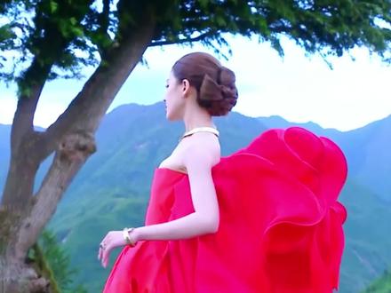我嘞个#赵露思女神降临,真要给我美晕了!#赵露思#赵露思VOGUE九寨沟