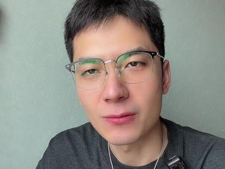 #创作者中心 #创作灵感 白银深夜暴跌,但是金银仍然创下历史新高,疯狂不断延续#黄金白银走势 #黄金 #白银