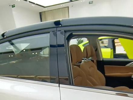 小鹏汽车全系标配隐藏式门把手,开门一定要用手吗?还真不是,当然了,教教你用手的简单操作#小鹏汽车 #新能源汽车 #秦皇岛