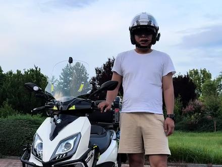 铃木U系列踏板,不接电瓶打火棍也能启动车辆,保留打火棍意义重大。
#铃木uy125 #打火棍 #打火棍正确使用方法 #无电瓶打火棍可启动车