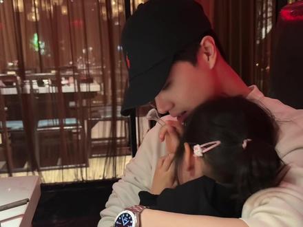 哄完老婆哄女儿🤣#爸爸带娃 #骗你生女儿 #奶爸带娃 #女儿 #老婆最大