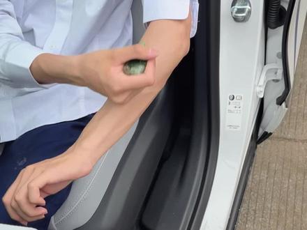 蚊子哪里跑!我才是驱蚊大师~@抖音汽车#汽车行业搞笑视频 #夏季蚊虫多 #汽车小知识你学废了吗