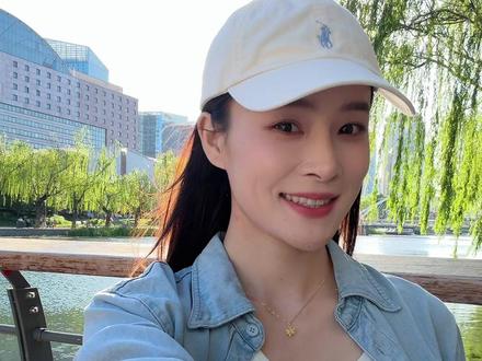 高能量的一天!早起一起去上了网球课,下午还去完成了电影配音!
#精致宝妈日常#护发#婚后日常