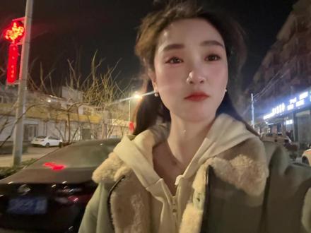 朋友们,谁见我的小狗了🐶它走丢了😭😭😭😭白色的小比熊,叫团子,谁把它抓走了快还给我😭😭