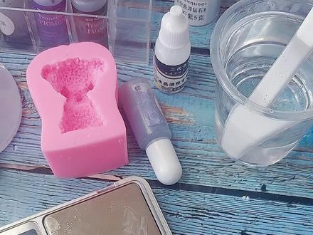 给小姐姐做的小猫爪,神仙配色!
#手工 #手工diy #滴胶 #滴胶脱模