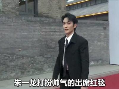 镜头记录明星尴尬瞬间,苏小玎放飞自我,朱一龙二弟出风头 #娱乐评论大赏 #苏小玎 #朱一龙 #柳岩