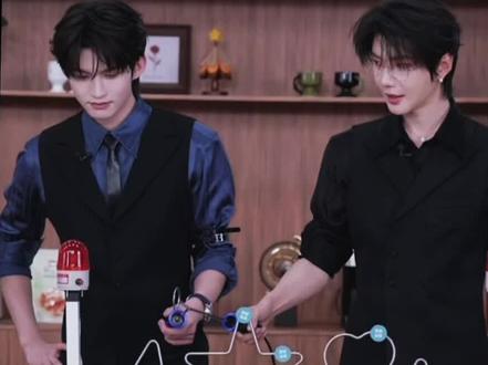 不知道的还以为这个游戏是来点亮警报器的 #云熠星河 #云旗 #郝熠然 #综艺游戏环节