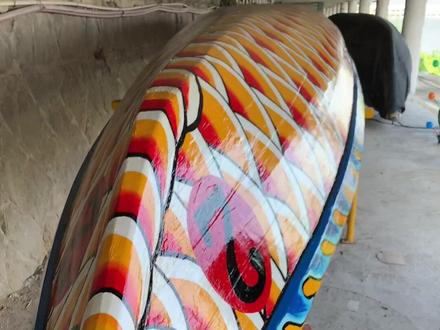 为饶平黄冈楚巷,下市赛区总会比赛龙舟修补,上油,画龙鳞!祝2023年本赛区龙舟比赛顺利进行,各社区选手你们准备好了嘛!加油#饶平 #饶平国 #饶平龙舟 #龙舟争渡过端午 #赛龙舟