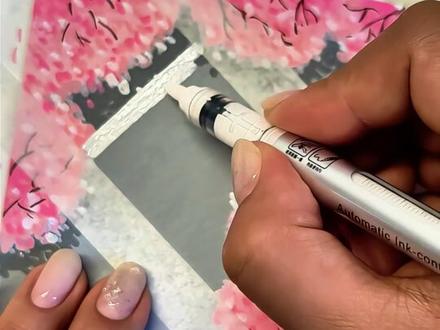 超治愈!一笔一笔画出浪漫樱花大道 春天到了,樱花开了,是时候该计划带娃去看樱花的旅行。我们可以一起在樱花树下满满感受生活的温柔,告诉我的宝贝,不必着急长大,一笔一画都是成长,愿我们都走在开满鲜花的路上🌷#春天的彩色 #春天请你画朵花 #丙烯马克笔 #创作者流量扶持计划