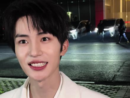 无限溺爱这只小百灵鸟@张翅
#张翅 #浙江卫视春晚 #笑容杀