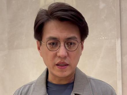 【#靳东呼吁重视青少年沉迷短视频】3月5日,全国政协委员靳东接受@中国新闻周刊 采访时表示,青少年、未成年人沉迷刷短视频、小视频的现象令人担忧,对此改变已经迫在眉睫,自己也连续两年提出有关建议。可对未成年人相关使用情况,出台更明确的管理细则,并加强家校合作,更好保护未成年人的网络安全环境。#周刊君带你看两会 #2026全国两会