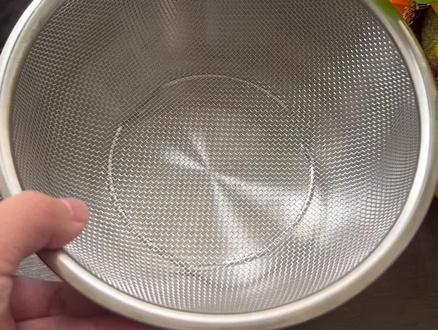 吃毛燕的朋友强烈推荐你们一个神器
亲测好几遍
从极轻毛燕盏到极轻毛燕条
有有它在手
起码省了两个小时#燕窝 #快速挑毛 #增强抵抗力提高免疫力