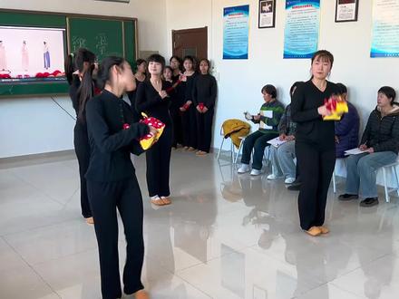 舞蹈创编《元日》🏮🧧
古诗新唱 新年主题#幼儿舞蹈 #演出表演 #元旦舞蹈 #学前教育 #抖音助手助我上热门