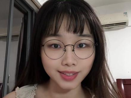 💖💖华为 Fit3 使用分享来啦!💖💖
家人们,今天我必须要跟你们好好聊聊我新入手的华为 Fit3 ,真的太让我惊喜啦!🎉🎉
✨外观颜值:它的外观设计简约时尚,表带舒适亲肤,佩戴起来毫无负担。而且有多种颜色和表带款式可以选择,满足了我们的个性化需求。💛
💪功能强大:运动监测功能简直绝绝子!无论是跑步、游泳还是健身,都能精准地记录运动数据,让我对自己的运动状态了如指掌。🏃♀️同时,还能实时监测心率、睡眠等健康数据,让我能更好地关注自己的身体状况。🌙
📱智能互联:与手机连接非常方便快捷,消息提醒、来电显示等功能一应俱全,再也不用担心错过重要信息啦!而且还能通过 APP 定制专属的运动计划和表盘,超级贴心。🎊
🎧续航能力:这也是让我很满意的一点,充满一次电可以使用好几天,不用频繁充电,真的很省心。💖
总之,华为 Fit3 不仅是一款智能手表,更是我的生活小助手和健康管家。如果你也在寻找一款性价比高、功能强大的智能手表,不妨考虑一下华为 Fit3 哦!💗
#华为 Fit3 #智能手表 #健康生活