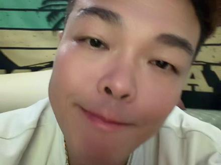 浅聊一下#歌手2026 这个节目真的没有办下去的必要了….能上的资历老歌手要么唱不动了, 要么就是回锅腊肉,唱的牛批的新人又没关系,根本上不去…. 节目想走国际化的编曲,但怎么就那么难听呢…个人观点,不喜勿喷….同意的…扣波同意