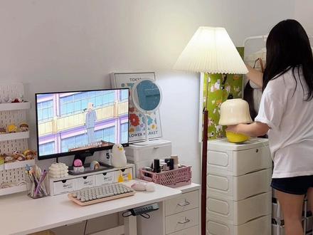 来看看月租600不敲不砸软装改造的家🏠吧~
用软装装饰的小卧室我太喜欢啦!书桌和床边柜半包围安全感满满~
#租房改造 #独居日记 #少女心卧室 #温馨的小窝 #家的样子 #出租屋改造 #房间布置 #提升幸福感好物 #旧房改造翻新