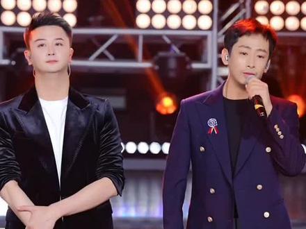 #直播录屏分享#男神和向阳合唱一首《阿爸阿妈》好听又感人#快来围观@昊瀚培训号 @向阳🌻星城