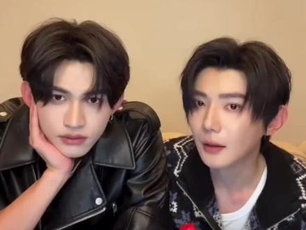 普普:“她们说你觉得我哪个部位好”云旗:👀上下扫视#爱豆超绝表情管理 #刷到了就是缘分 #爱了爱了