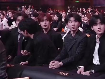 时团今晚微博之夜趣事好多 #微博之夜 #时代少年团 #TOP登陆少年 #张凌赫 #陈楚生 @抖音热点