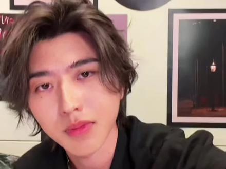 KUN就这样萌晕全世界,感觉好像回到了我还不是毒妇的时候
——2026.2.8蔡徐坤直播
#蔡徐坤 #蔡徐坤新专辑 #蔡徐坤ikun #蔡徐坤kun #我担秒了全世界