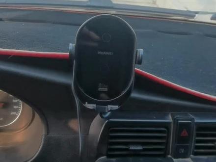 华为80瓦无线车充缓缓而来