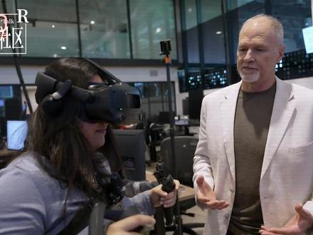 一次性讲透机器人遥控的秘密!全网最全解读看这一条就够了 机器人遥控成为2025年一直挥之不去的“关键词”,特别是特斯拉擎天柱和宇树G1这种,评论里刷得最多的问题绝对是:“这玩意儿到底是全自主的,还是后面有人躲着在遥控?”2026年我们面对机器人表演视频,不要盲目评论“翻车了”等,这期视频咱们不吹不黑,把“远程操作”给你一次性讲透:所谓遥控机器人(即远程操控)是什么、人类怎么跟机器人互动?对全自主的理解误区和有没有其他替代方案。
看完这期你对机器人行业的认知将直接超越 99%的人。#人形机器人 #宇树 #遥控机器人 #特斯拉 #波士顿动力