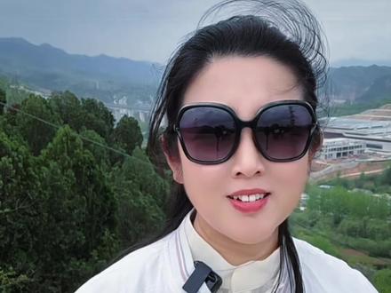 西十高铁进入联调联试阶段,预计六月份通车运营❗
这条高铁从西安东站出发,穿越秦岭山脉,连通陕西商洛与湖北十堰,设置七座站点,时速350公里。通车之后西安一小时直达十堰,两个半小时就能到武汉。彻底打破秦岭交通阻隔,缩短陕鄂距离,拉动沿线旅游经济,出行更快捷,双向互通,解锁全新出行新格局#西十高铁#春来早游商州