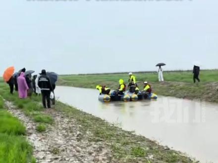 湖南一女子在洞庭湖附近失联 救援者称下雨致搜救难度大