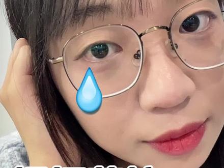 为什么我的人生总是差一点?很多学校的录取结果都已经出来,我想起来去年有两个学生,校考成绩已经真的已经很高了,拿了90%的分,无奈学考成绩太差。三轮拟录取之后还被卡在备录1,也就是说,他们只差零点几分就能成功上岸了。我当时也觉得非常遗憾。后来其中一个学生找我填高考志愿,他又离想去的专业只差一分,好在最后去了这个学校的另一个专业。他和我说,我已经习惯了,每次都这样,我的人生每次都差一点点。我当时觉得有点心酸。差一点就是没有,差0.1秒你就不是世界冠军。但是希望大家不要用差一点衡量一些问题,我想说,差一点、好一点、退步一点,这才是人生。不要把时间浪费在已经过去的事情上,下次我赢就行,不是为了荣誉,是为了享受。如果这次只差一点,下次就多做一点,有些事情不是看到了才去坚持,而是坚持了才能看到希望!距离高考还有三十来天,努力调整心态,希望你能在高考战场上取得令自己满意的成绩!
#浙江高职提前招生 #浙江高考 #高考志愿 #升学规划 #被资本做局了